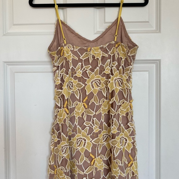 💋 NBD Donna Dress in Sunshine - Picture 9 of 11